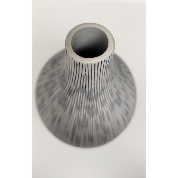 Home Decor Collection Bud Vases Style Fluted Vases Color White/Blue - Picture 4 of 9